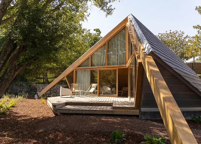 De Xaras, Neboda Kamp alanı